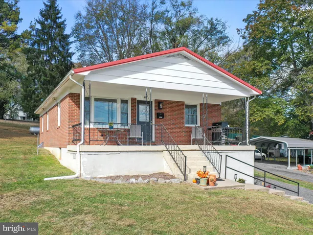 $270,000 | 412 Massanutten Heights, Woodstock, VA 22664