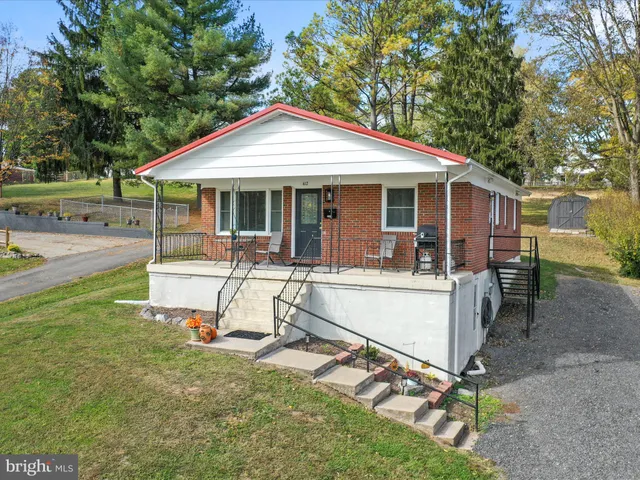 $270,000 | 412 Massanutten Heights, Woodstock, VA 22664
