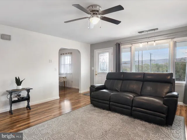 $270,000 | 412 Massanutten Heights, Woodstock, VA 22664