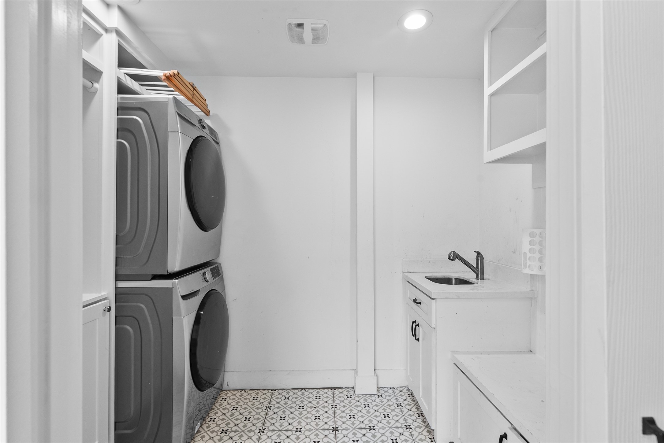 4503 McKinney Street Houston, TX 77023 - Photo 22 of 37 a utility room with dryer and washer