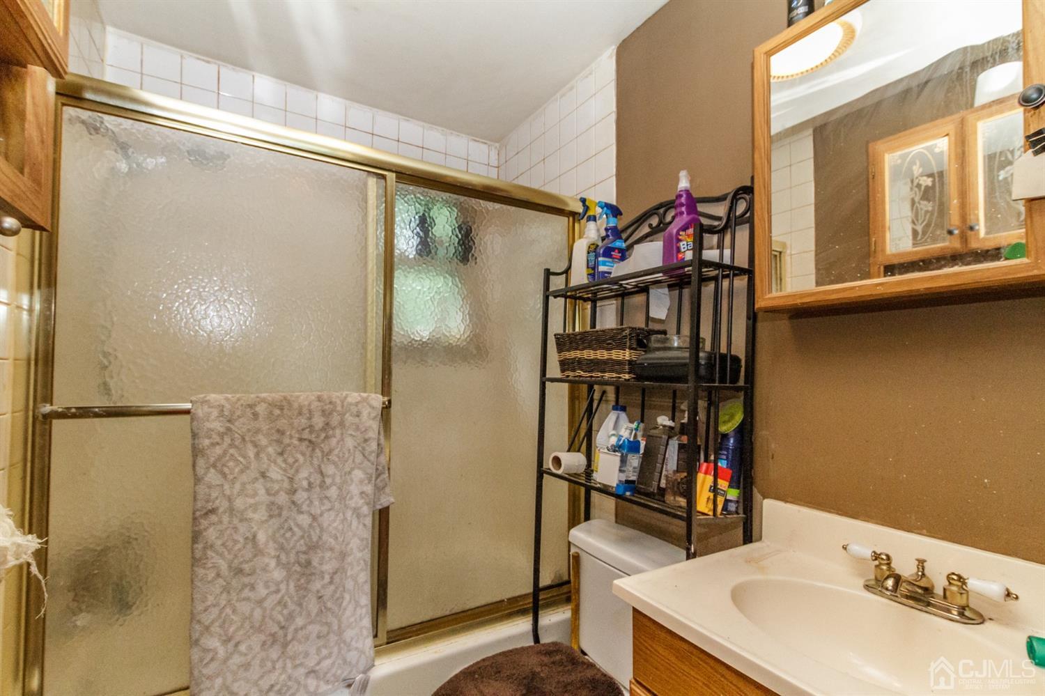 104 Oak Grove Road Flemington, NJ 08822 - Photo 18 of 25 a bathroom with a bathtub and a sink