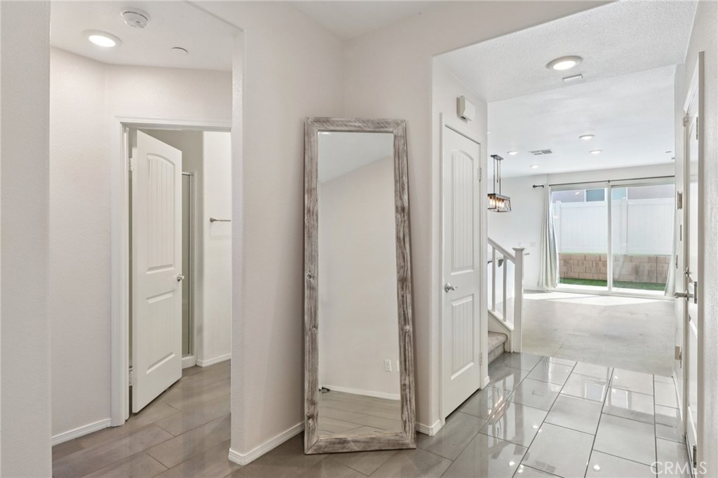 833 Sumac Lane Rialto, CA 92376 - Photo 4 of 48