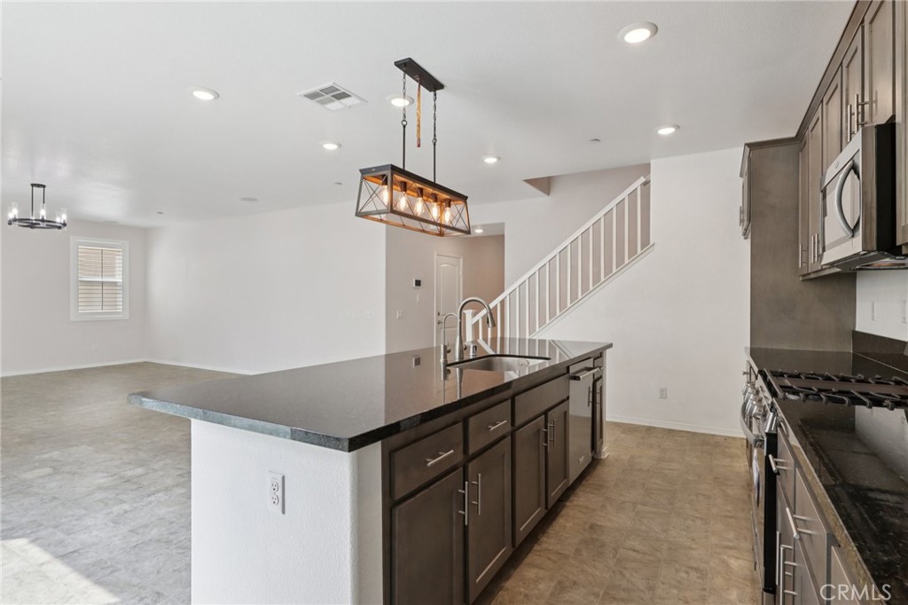 833 Sumac Lane Rialto, CA 92376 - Photo 4 of 45