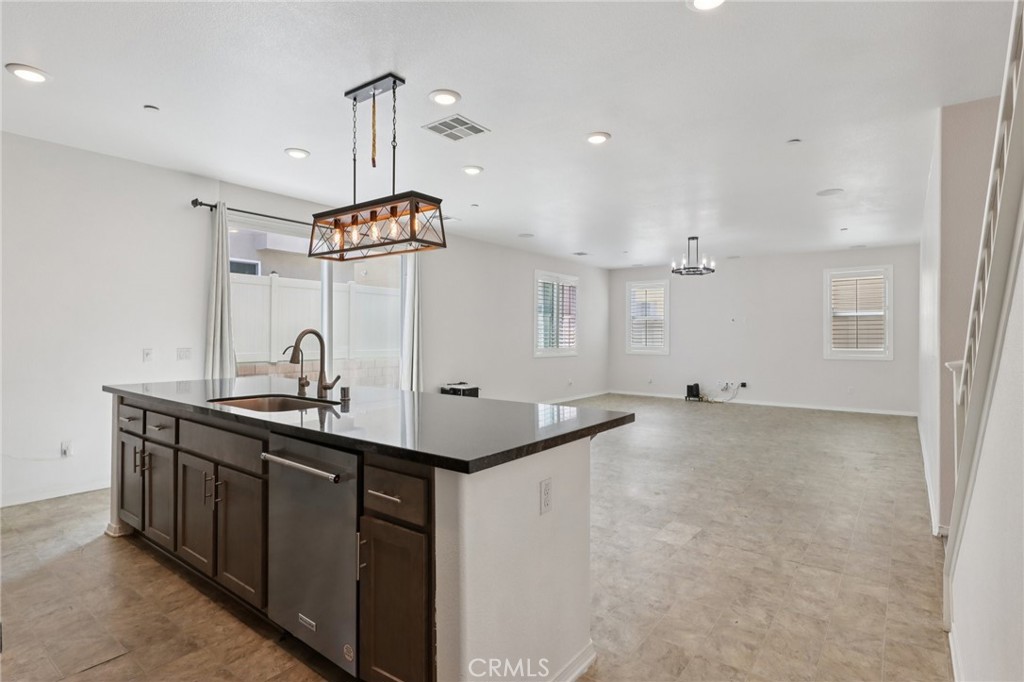 833 Sumac Lane Rialto, CA 92376 - Photo 7 of 48