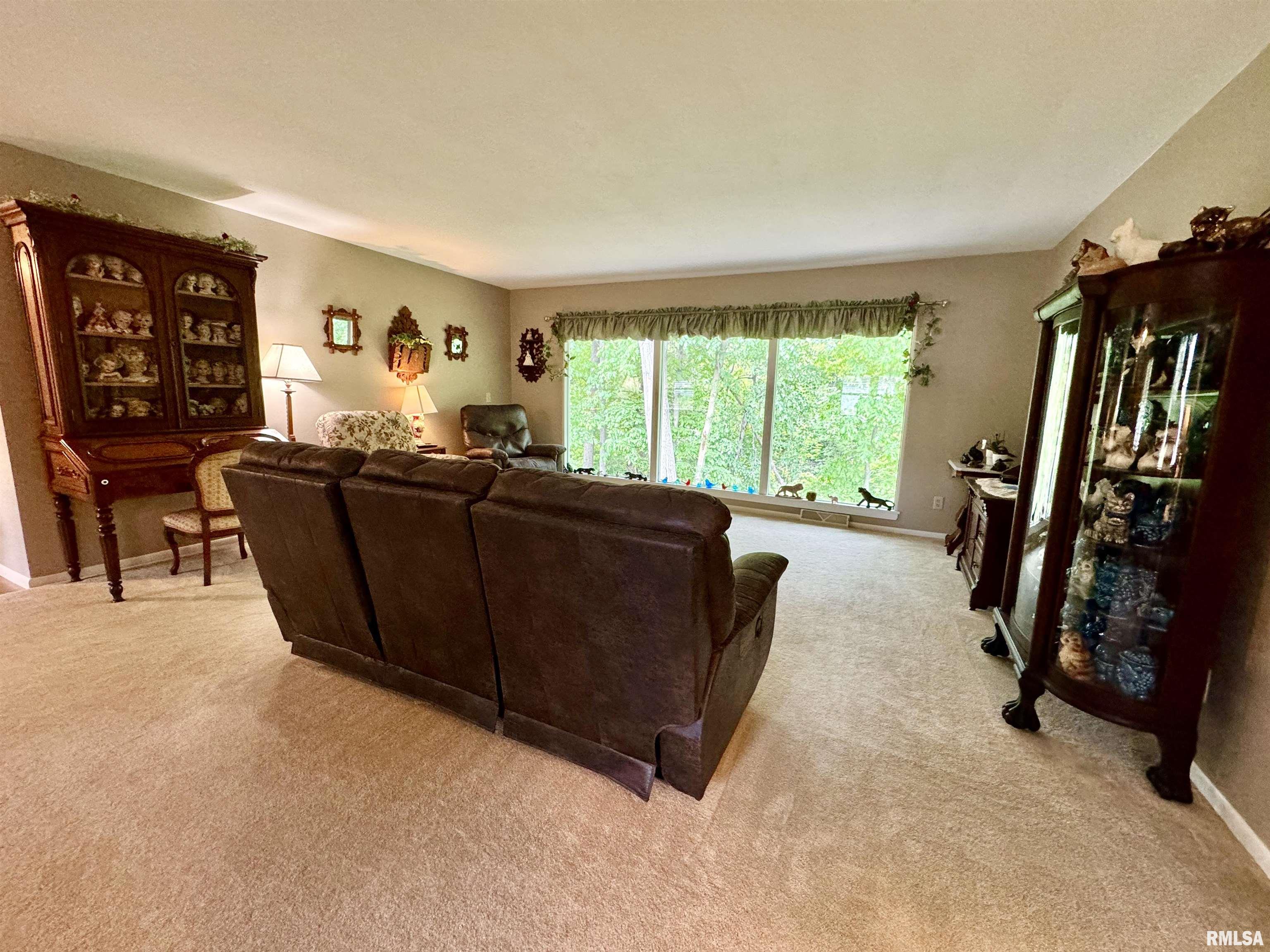 1010 Robin Road Muscatine, IA 52761 - Photo 11 of 32 Gallery Image 11