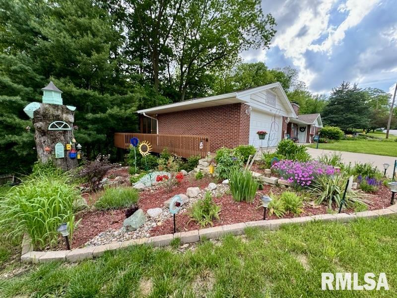 1010 Robin Road Muscatine, IA 52761 - Photo 2 of 32 Gallery Image 2