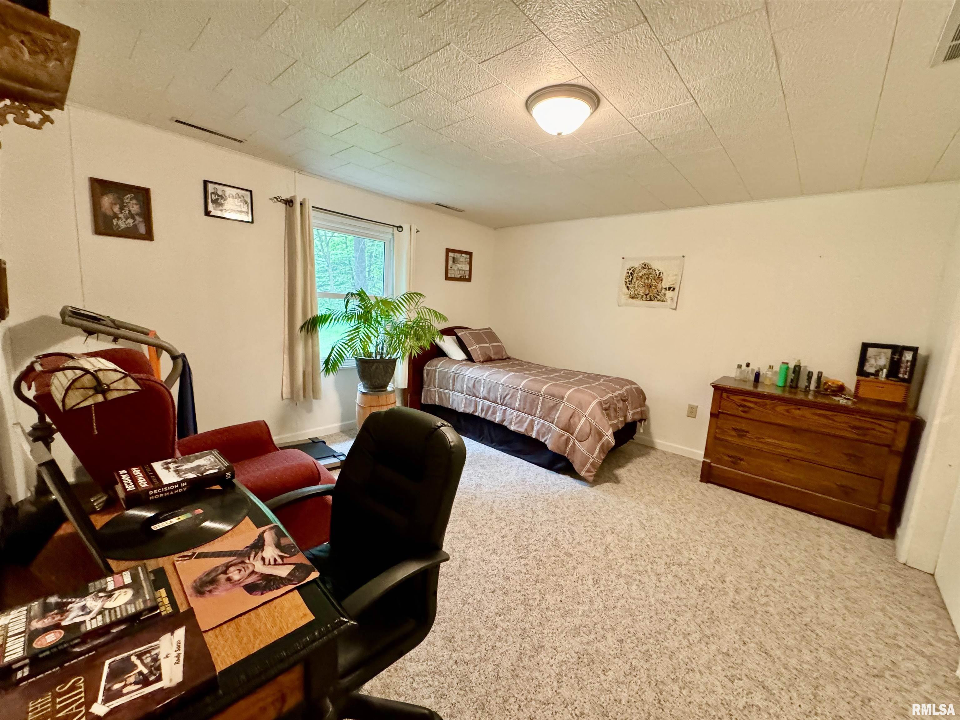 1010 Robin Road Muscatine, IA 52761 - Photo 27 of 32 Gallery Image 27