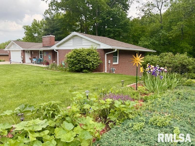 1010 Robin Road Muscatine, IA 52761 - Photo 3 of 32 Gallery Image 3