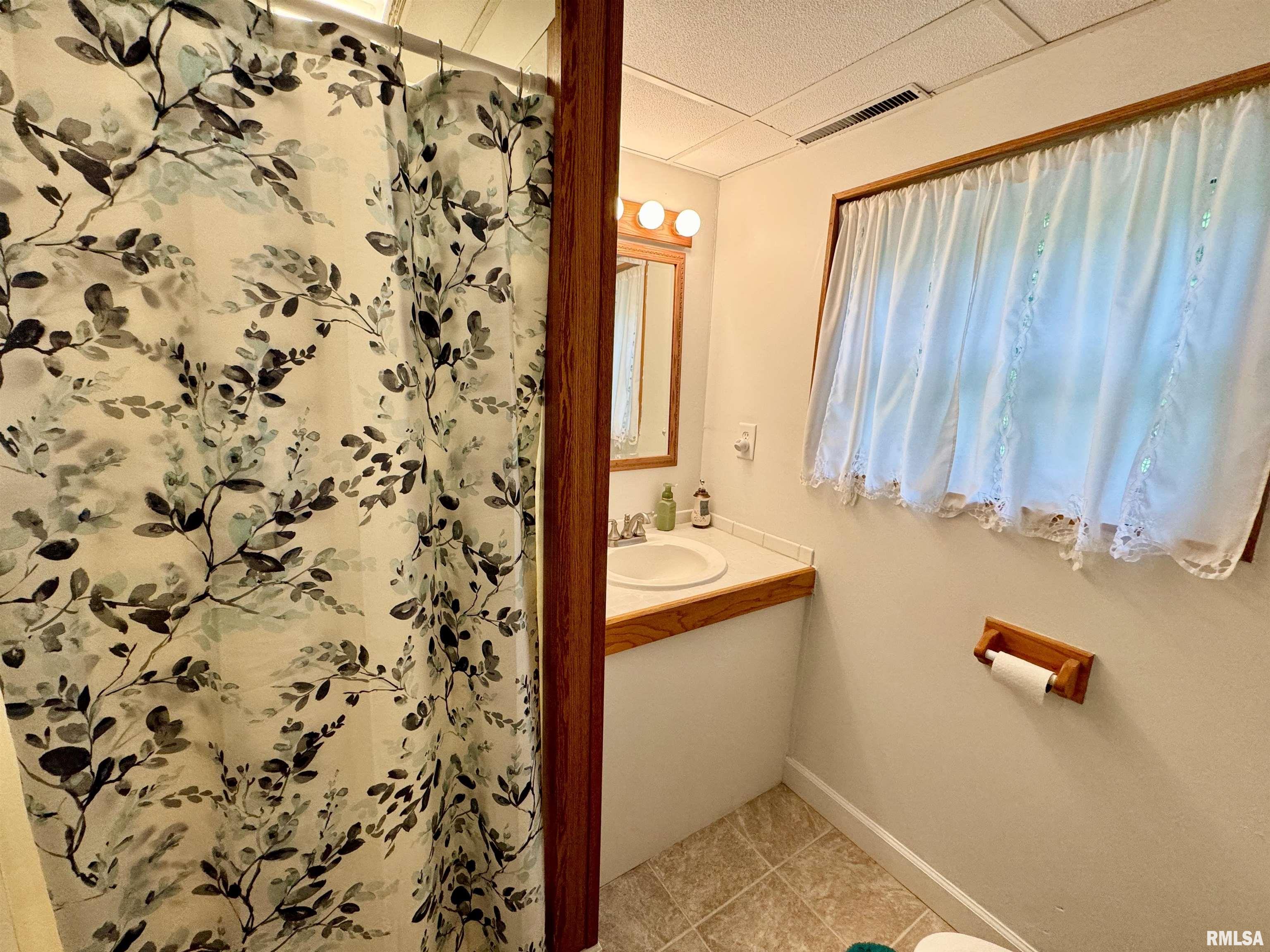 1010 Robin Road Muscatine, IA 52761 - Photo 31 of 32 Gallery Image 31