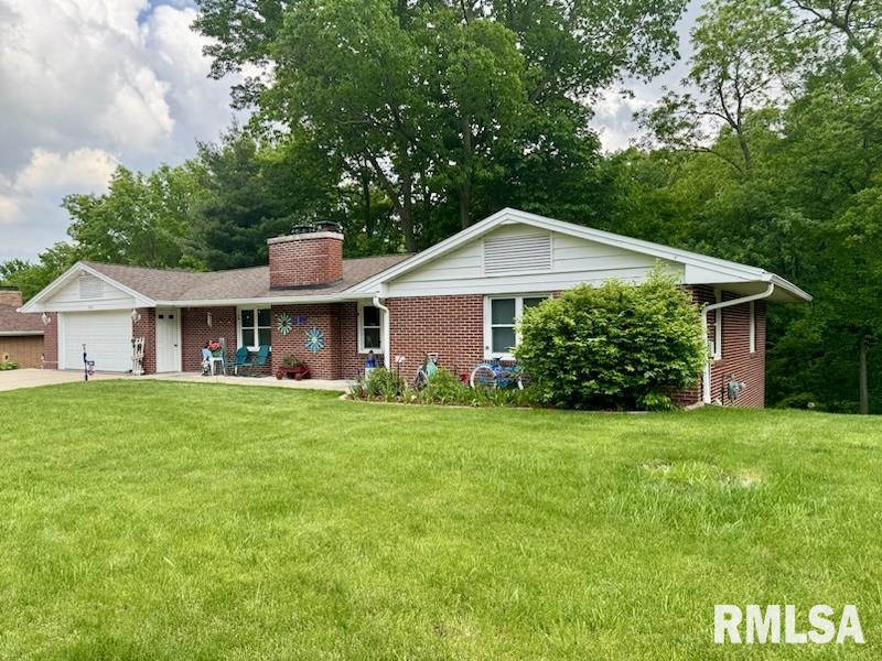 1010 Robin Road Muscatine, IA 52761 - Photo 4 of 32 Gallery Image 4