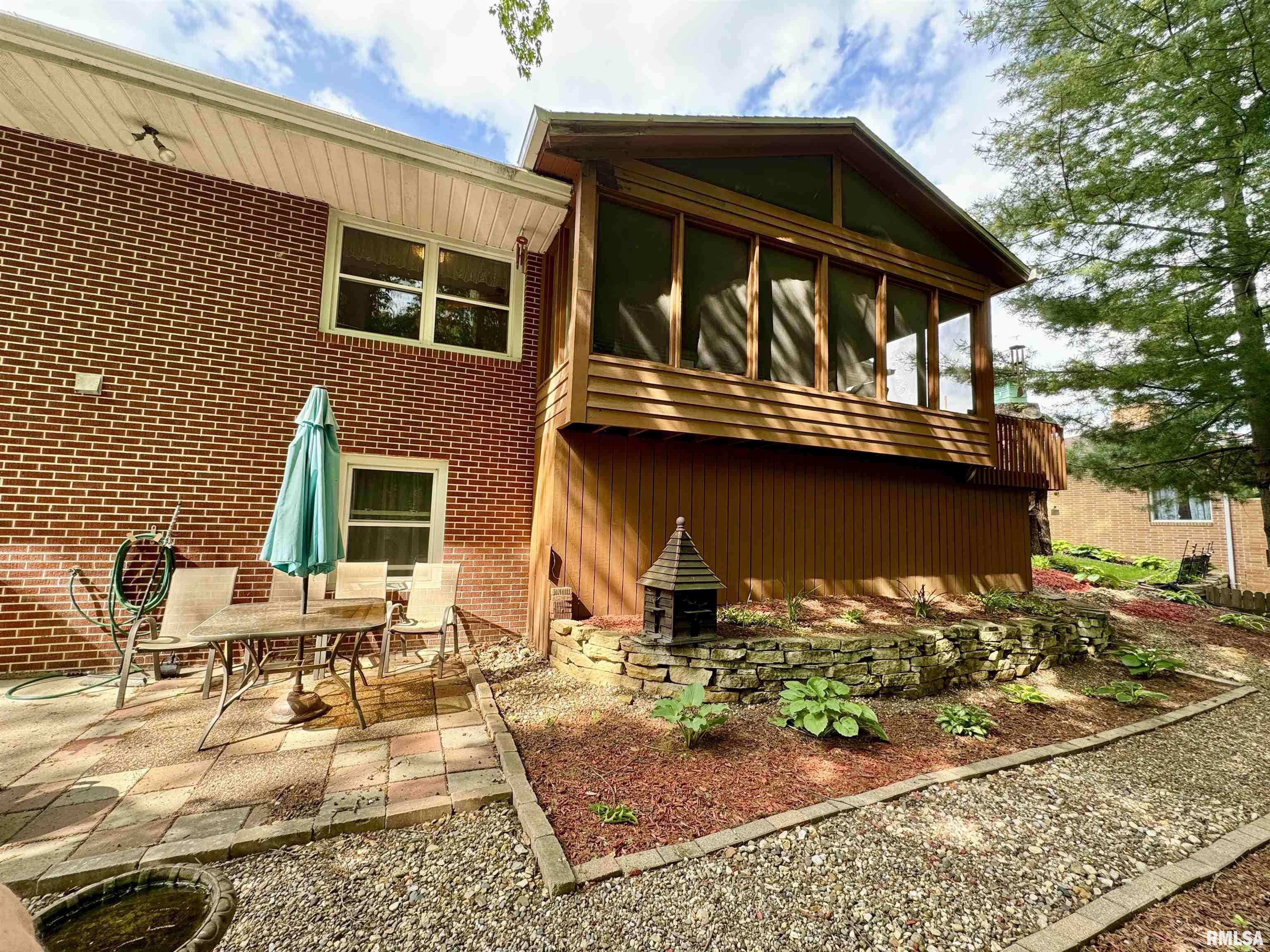 1010 Robin Road Muscatine, IA 52761 - Photo 5 of 32 Gallery Image 5
