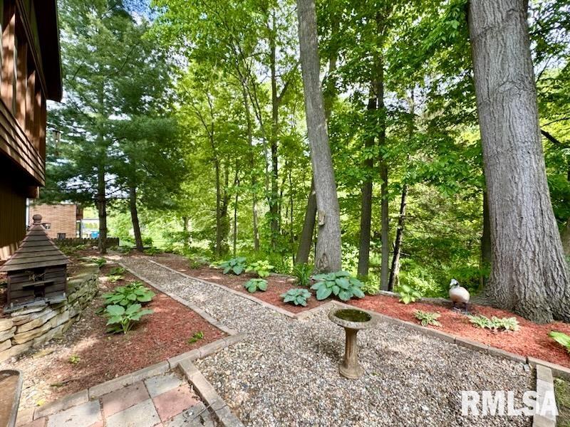 1010 Robin Road Muscatine, IA 52761 - Photo 7 of 32 Gallery Image 7