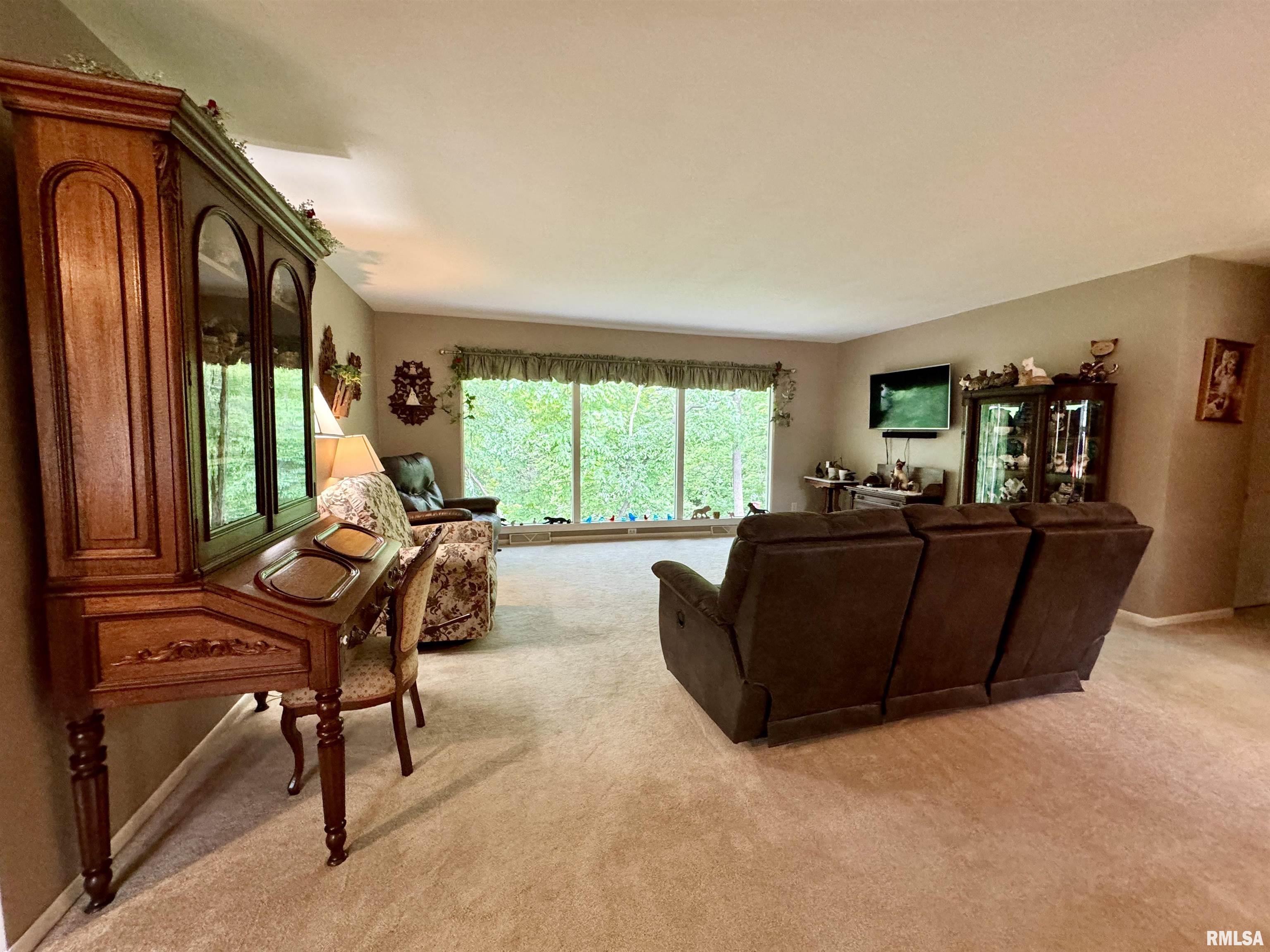1010 Robin Road Muscatine, IA 52761 - Photo 10 of 32 Gallery Image 10