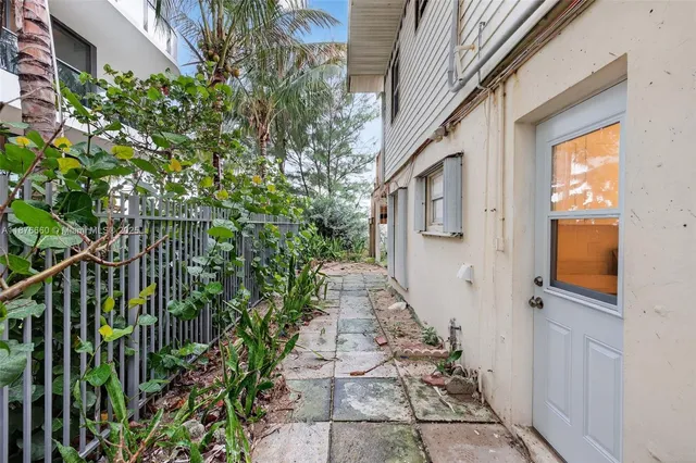 $2,495 | 820 North Ocean Boulevard, Unit 16, Pompano Beach, FL 33062