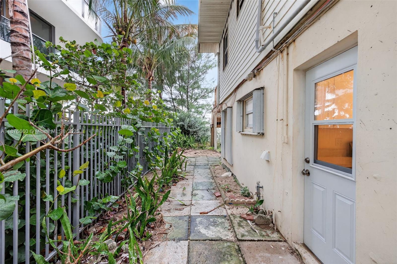 820 North Ocean Boulevard, Unit 16 Pompano Beach, FL 33062 - Photo 15 of 25 Side/Kitchen Door Patio