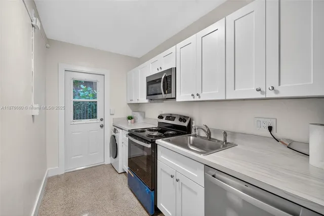 $2,495 | 820 North Ocean Boulevard, Unit 16, Pompano Beach, FL 33062