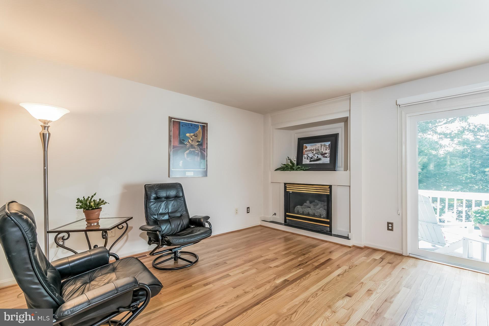 12064 Edgemere Circle Reston, VA 20190 - Photo 14 of 30 Family Room