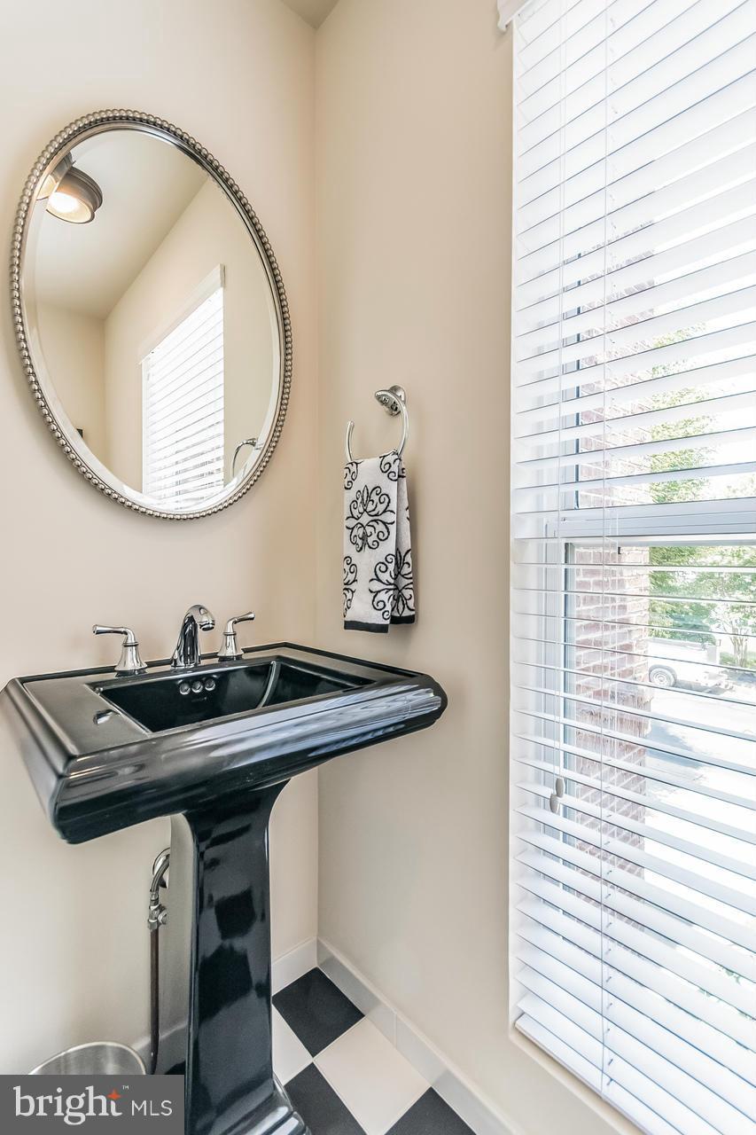 12064 Edgemere Circle Reston, VA 20190 - Photo 15 of 30 Bath