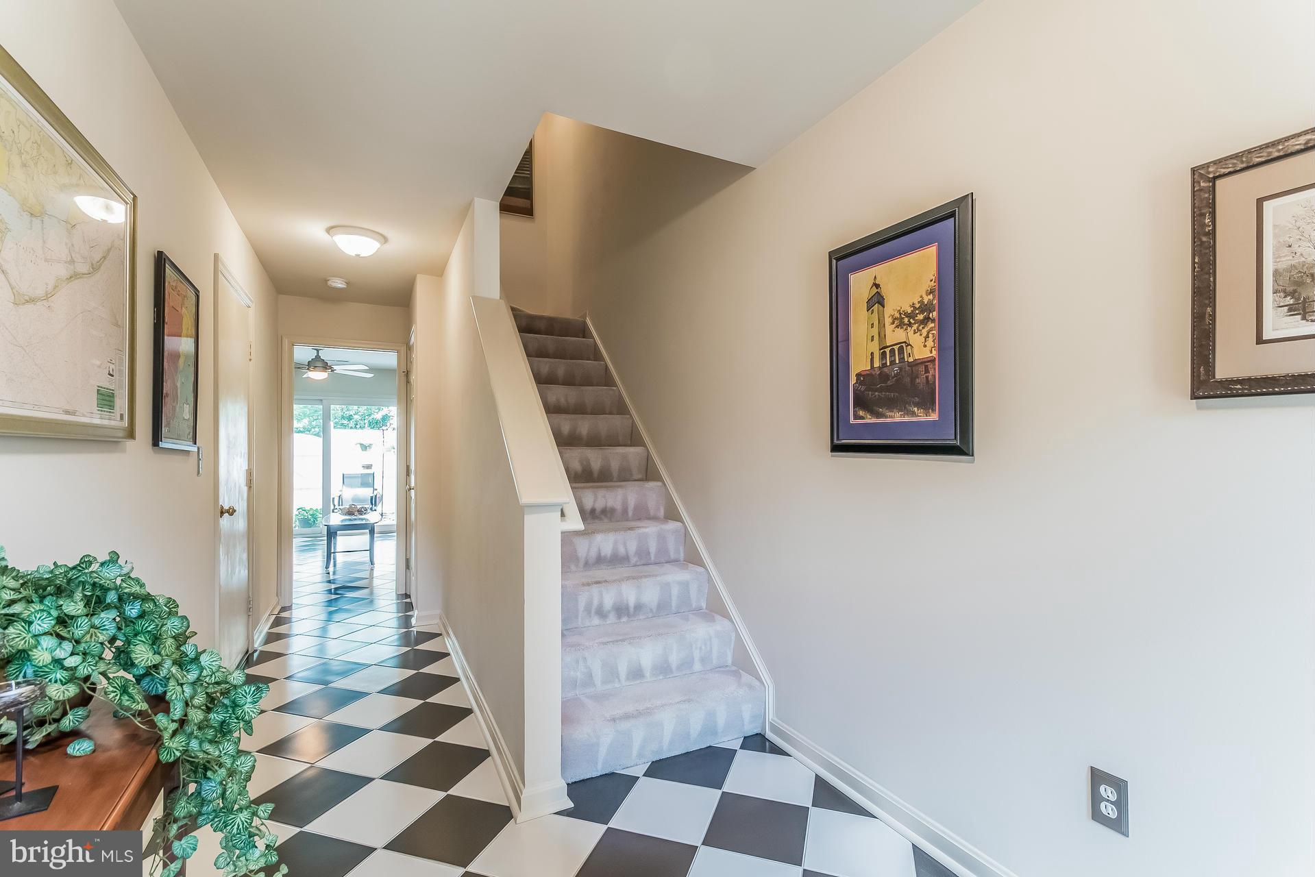 12064 Edgemere Circle Reston, VA 20190 - Photo 3 of 30 Interior (General)