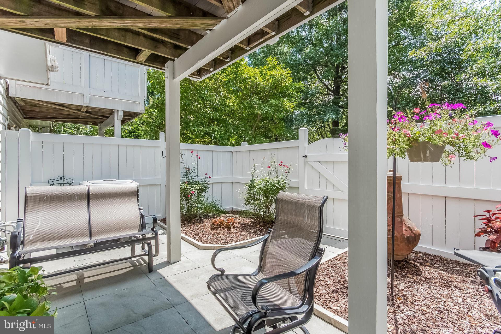 12064 Edgemere Circle Reston, VA 20190 - Photo 25 of 30 Exterior (Rear)
