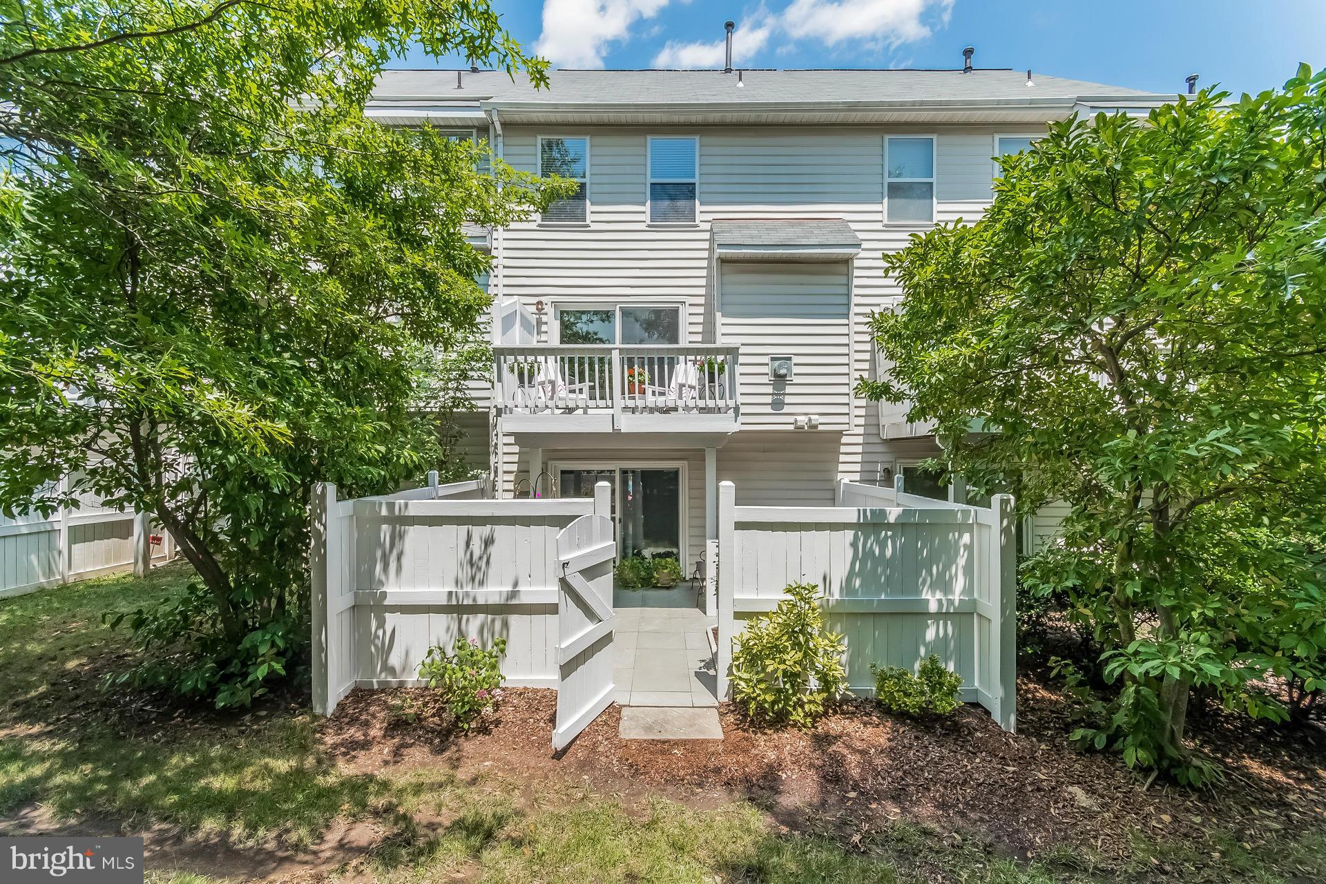 12064 Edgemere Circle Reston, VA 20190 - Photo 27 of 30 Exterior (Rear)