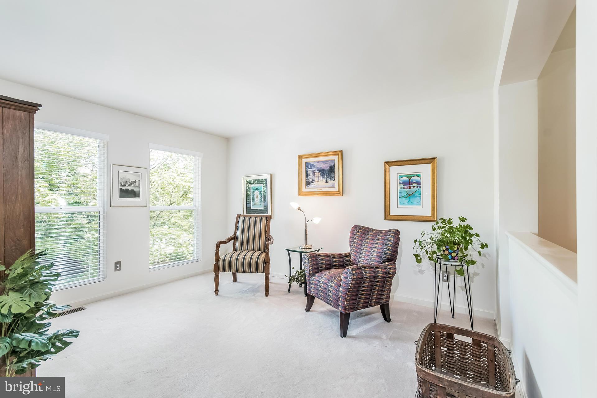 12064 Edgemere Circle Reston, VA 20190 - Photo 7 of 30 Living Room