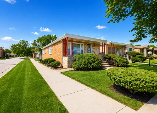$314,900 | 8958 South Oglesby Avenue, Chicago, IL 60617