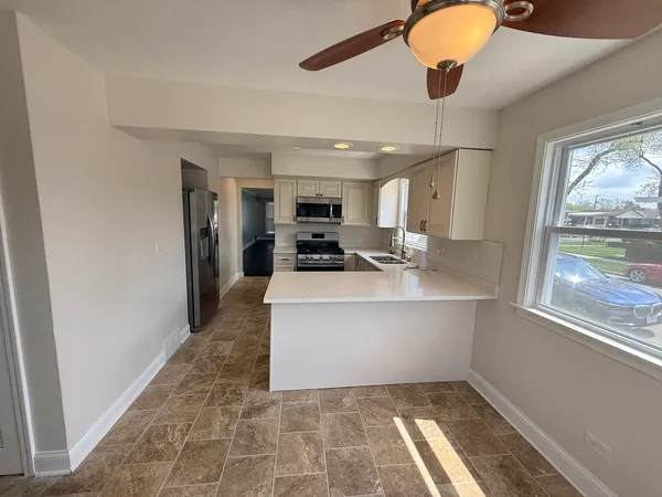 $314,900 | 8958 South Oglesby Avenue, Chicago, IL 60617