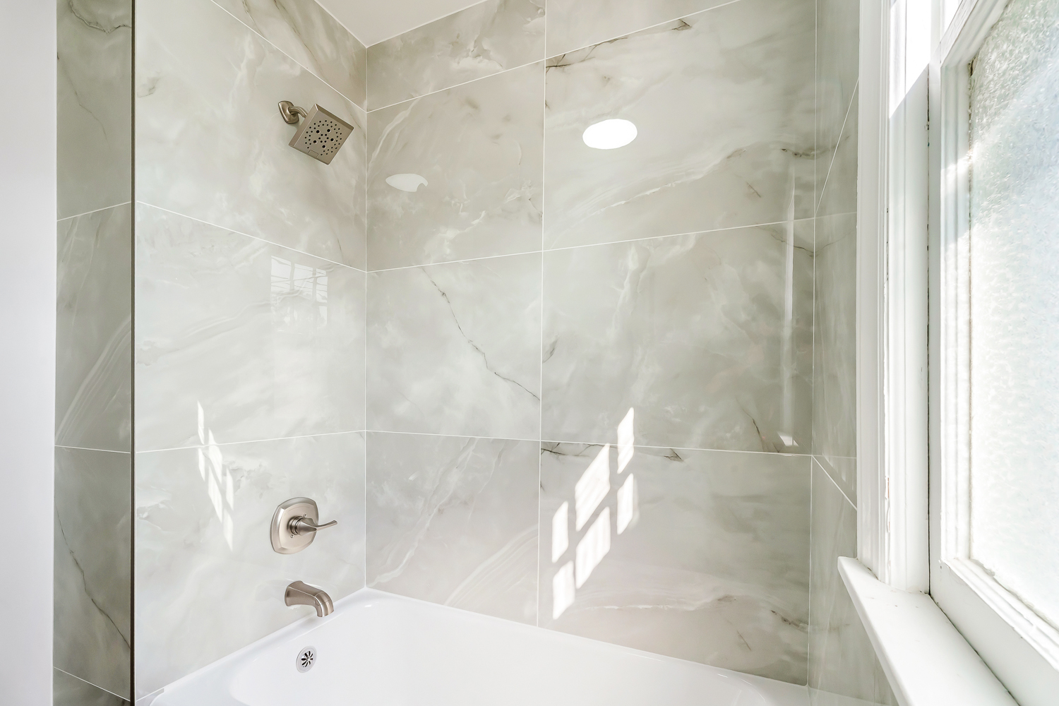 18540 Miller Drive Lansing, IL 60438 - Photo 23 of 57 a bathroom with a bathtub and a shower