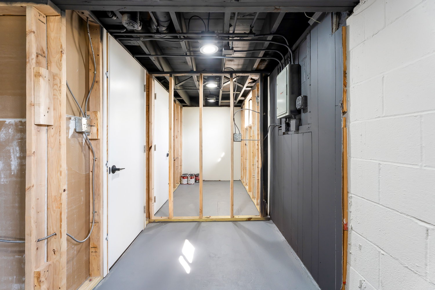 18540 Miller Drive Lansing, IL 60438 - Photo 37 of 57 a view of hallway