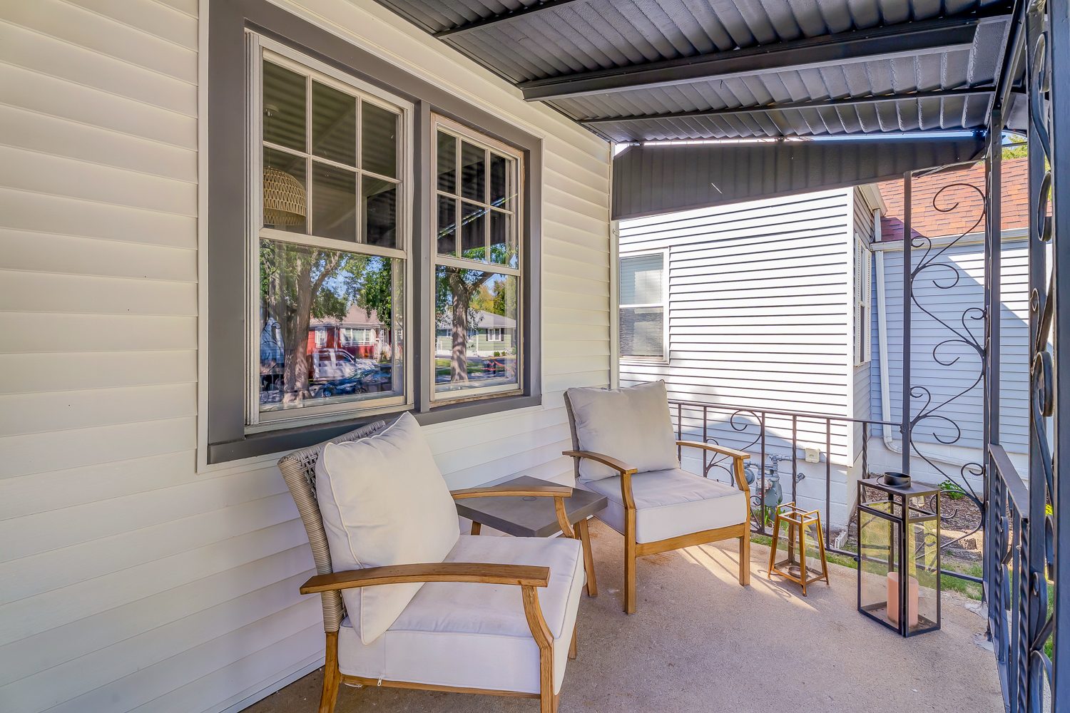 18540 Miller Drive Lansing, IL 60438 - Photo 5 of 57 a building outdoor space with patio furniture