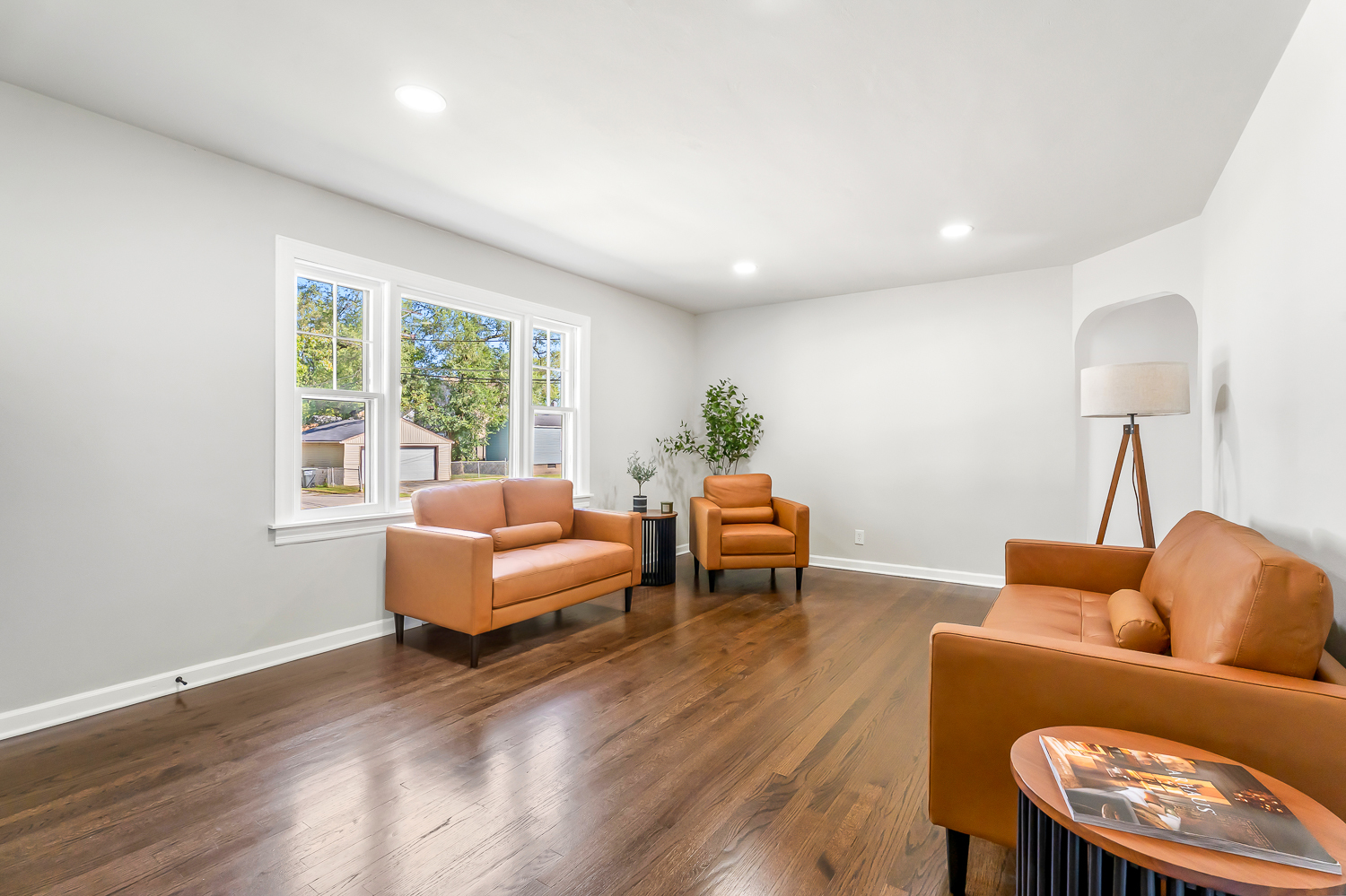 18540 Miller Drive Lansing, IL 60438 - Photo 9 of 57 a living room with furniture and a window