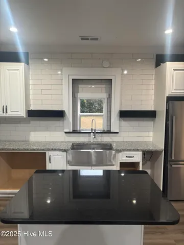 $1,100 | 124 1st Street, Laurinburg, NC 28352