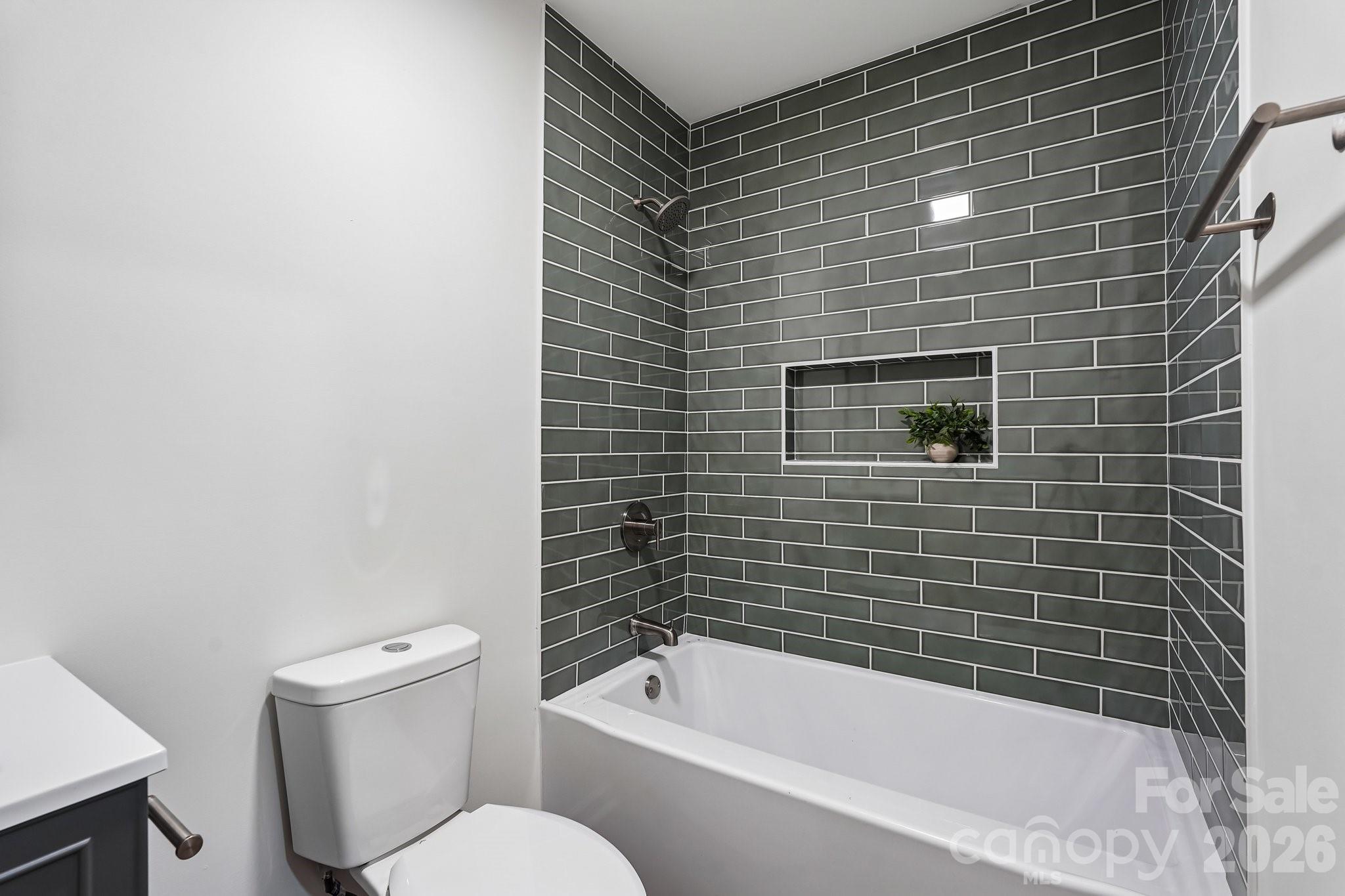 514 West Arch Street Lancaster, SC 29720 - Photo 4 of 43 a bathroom with a toilet and bathtub