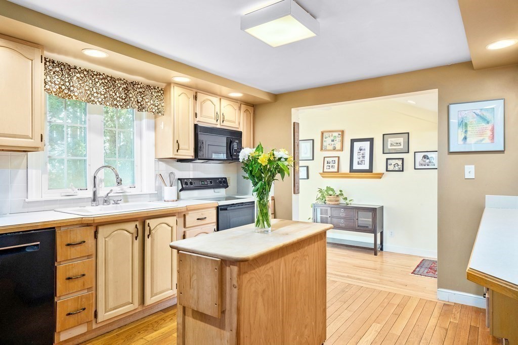 3 Lewis Street Reading, MA 01867 - Photo 7 of 32 Gallery Image 7