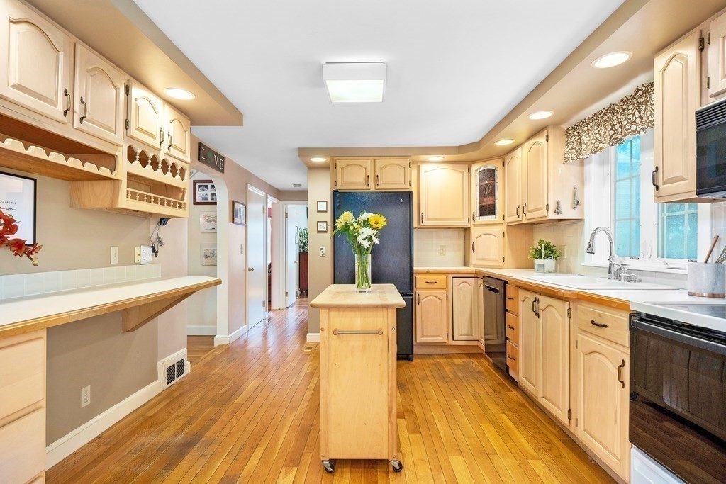 3 Lewis Street Reading, MA 01867 - Photo 9 of 32 Gallery Image 9