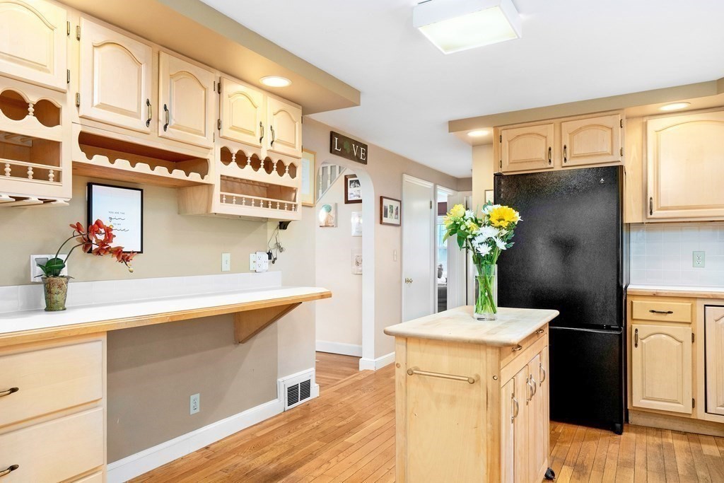 3 Lewis Street Reading, MA 01867 - Photo 10 of 32 Gallery Image 10