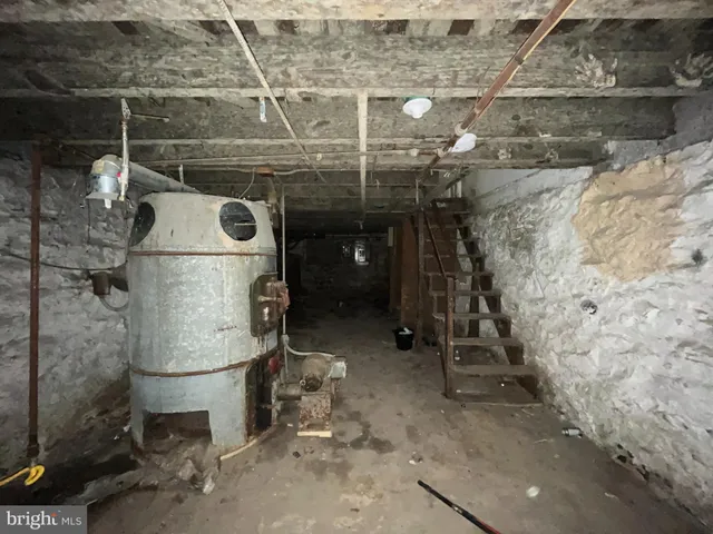 a view of a garage room