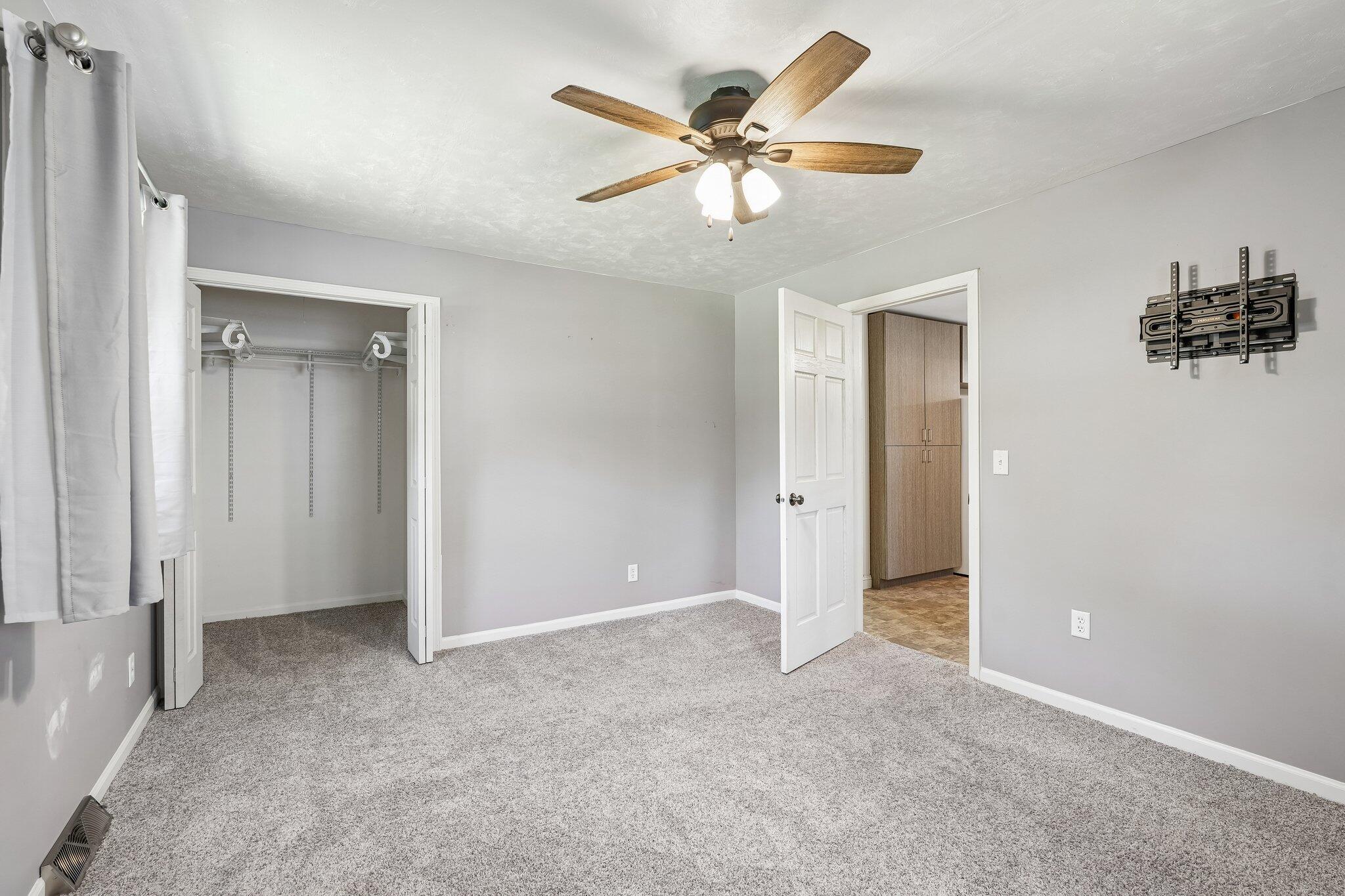9207 39th Avenue Pleasant Prairie, WI 53142 - Photo 30 of 48 Primary bedroom
