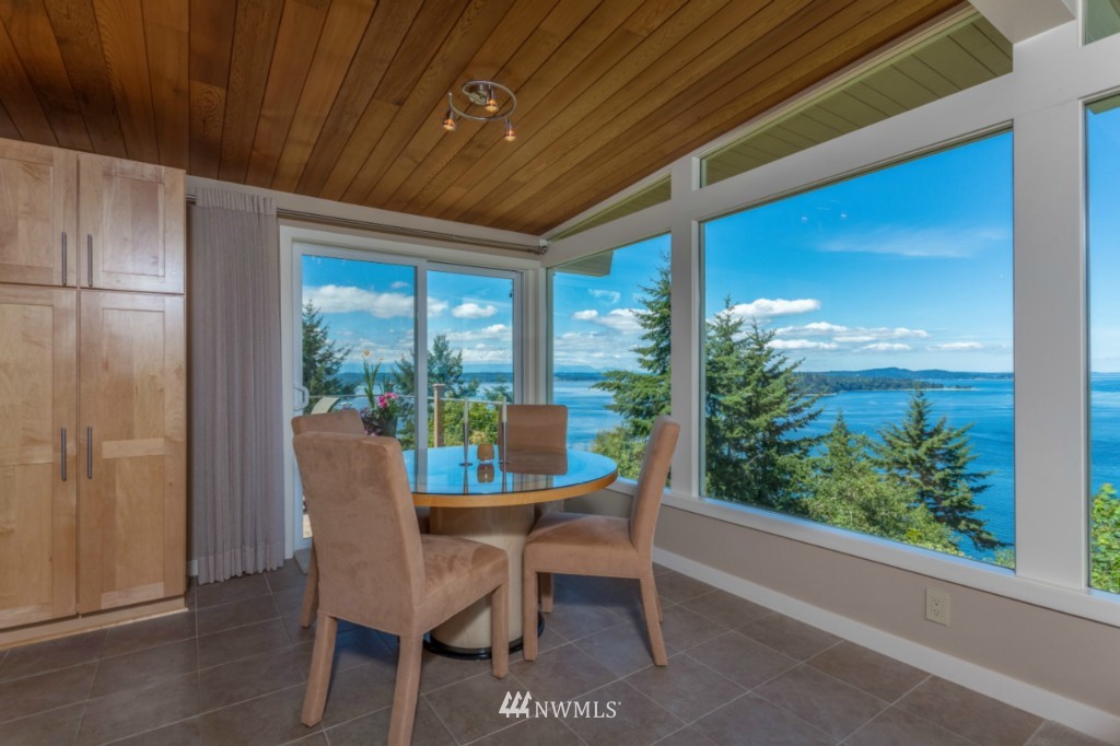 10780 Southwest Cowan Road Vashon, WA 98070 - Photo 11 of 25 Gallery Image 11