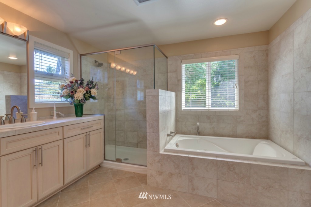 10780 Southwest Cowan Road Vashon, WA 98070 - Photo 14 of 25 Gallery Image 14