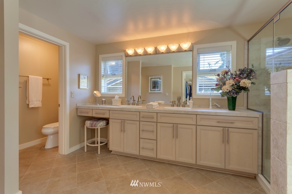 10780 Southwest Cowan Road Vashon, WA 98070 - Photo 15 of 25 Gallery Image 15