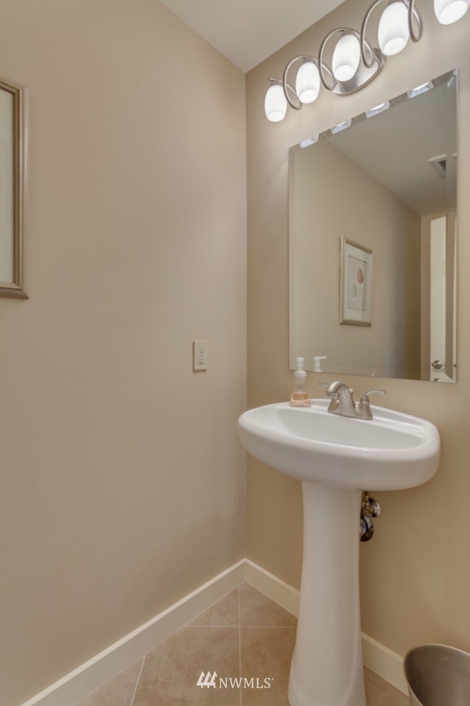 10780 Southwest Cowan Road Vashon, WA 98070 - Photo 18 of 25 Gallery Image 18