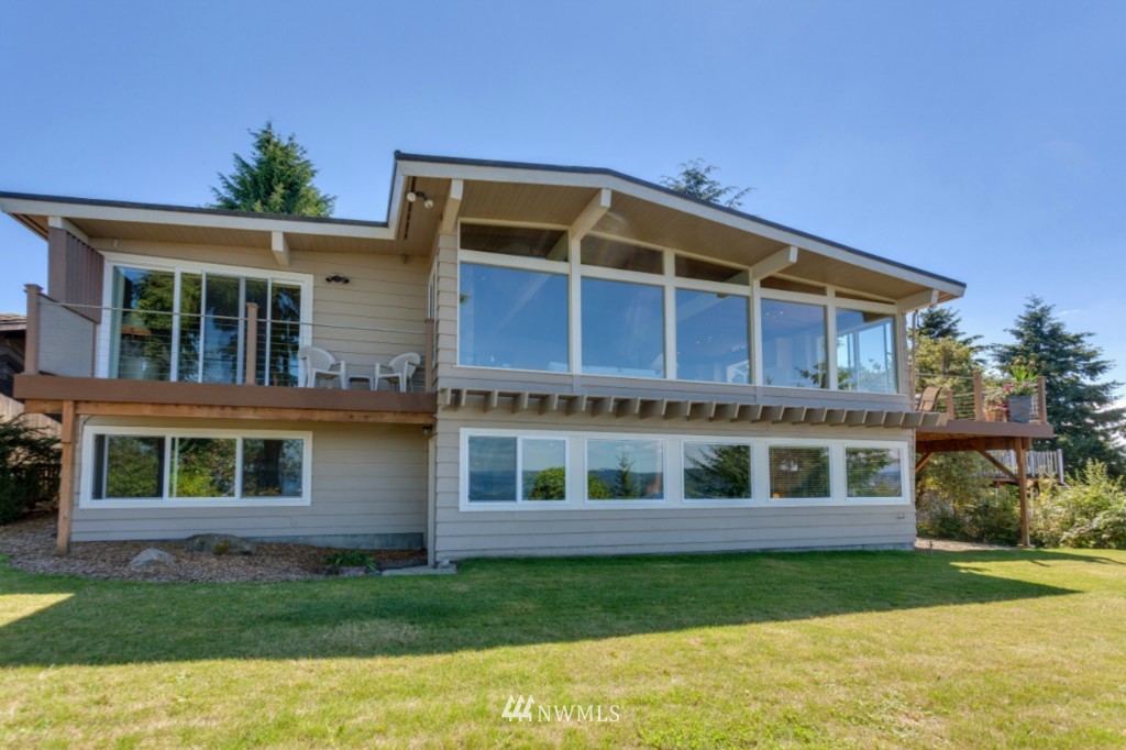 10780 Southwest Cowan Road Vashon, WA 98070 - Photo 3 of 25 Gallery Image 3