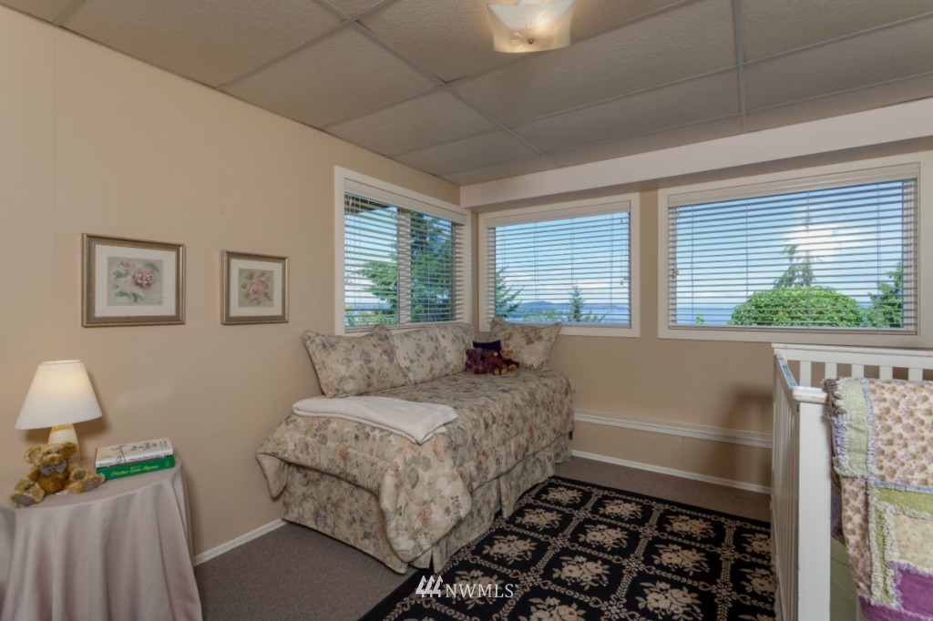 10780 Southwest Cowan Road Vashon, WA 98070 - Photo 21 of 25 Gallery Image 21
