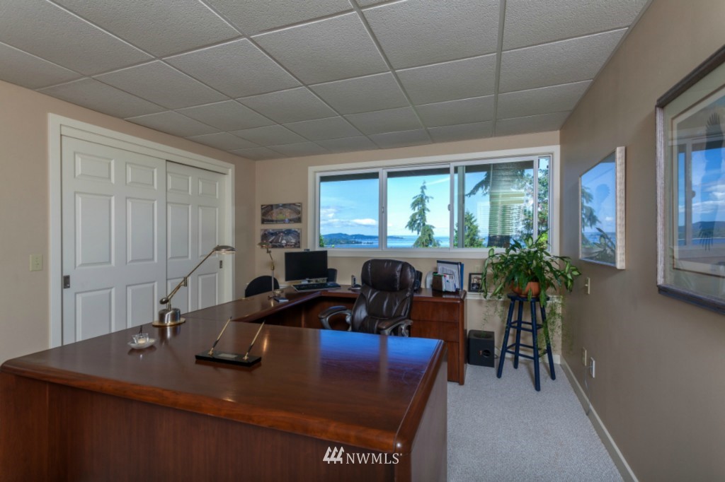 10780 Southwest Cowan Road Vashon, WA 98070 - Photo 22 of 25 Gallery Image 22