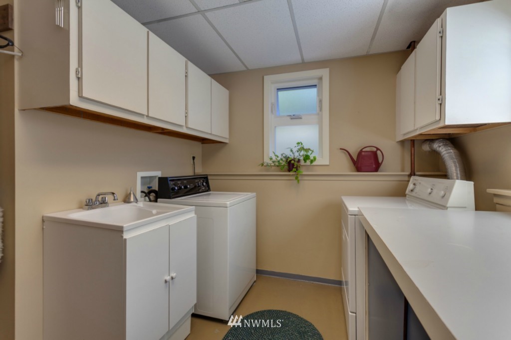 10780 Southwest Cowan Road Vashon, WA 98070 - Photo 24 of 25 Gallery Image 24