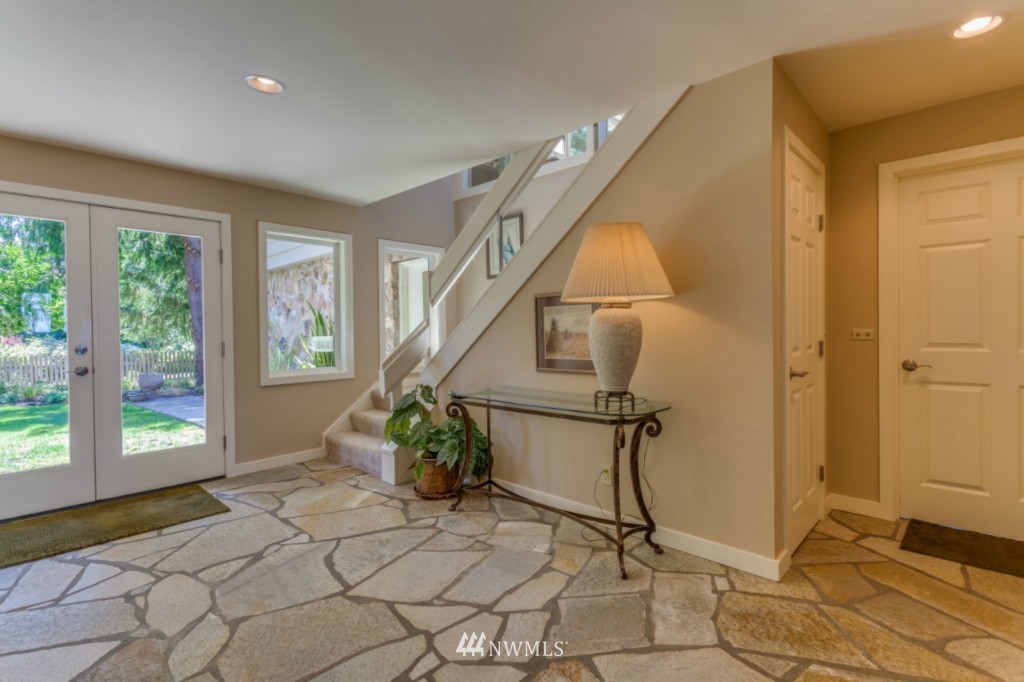 10780 Southwest Cowan Road Vashon, WA 98070 - Photo 5 of 25 Gallery Image 5