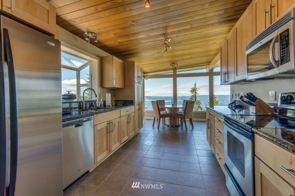 10780 Southwest Cowan Road Vashon, WA 98070 - Photo 8 of 25 Gallery Image 8
