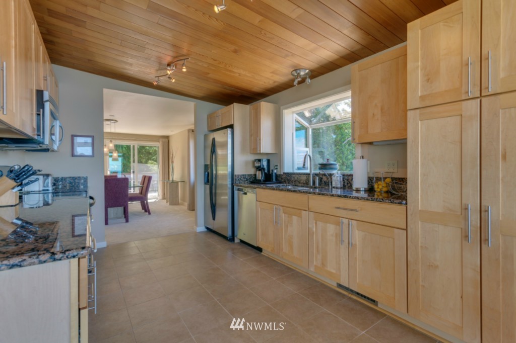 10780 Southwest Cowan Road Vashon, WA 98070 - Photo 9 of 25 Gallery Image 9
